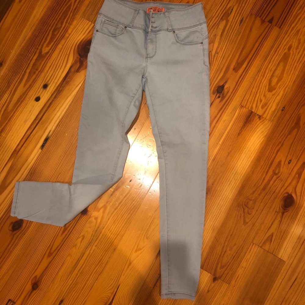 YMI Wax Jeans Light Wash Sz 7 NEW ***
